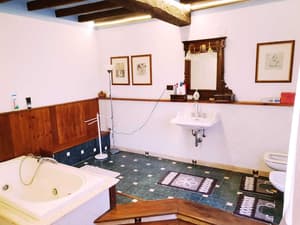 thumbnail: Bathroom