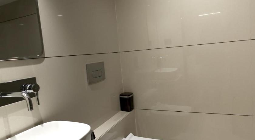 864059804.jpg