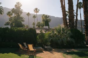 thumbnail: Bar (on property)