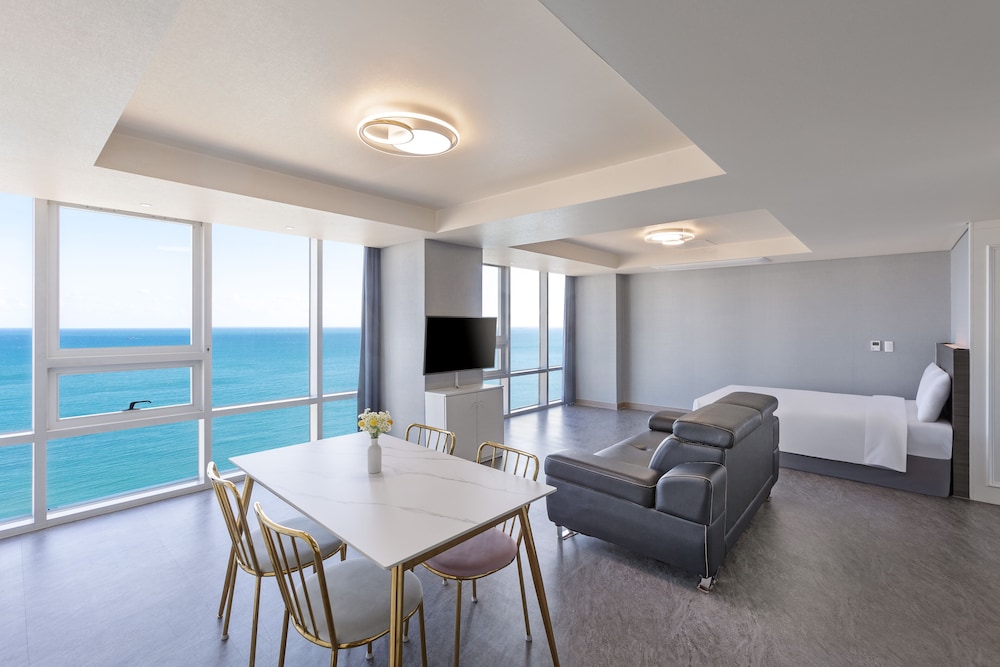 Beach/ocean view