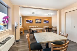 thumbnail: Breakfast area