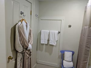 thumbnail: Bathroom amenities