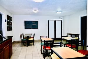 thumbnail: Breakfast area