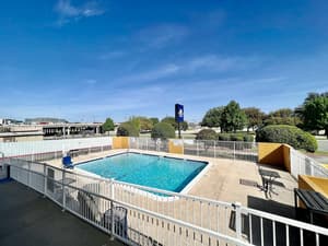 thumbnail: Pool