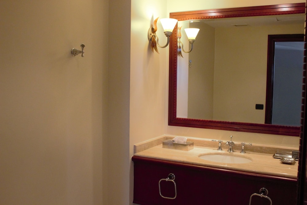 Bathroom sink