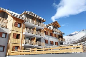 thumbnail: Front of property