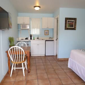 thumbnail: In-room dining