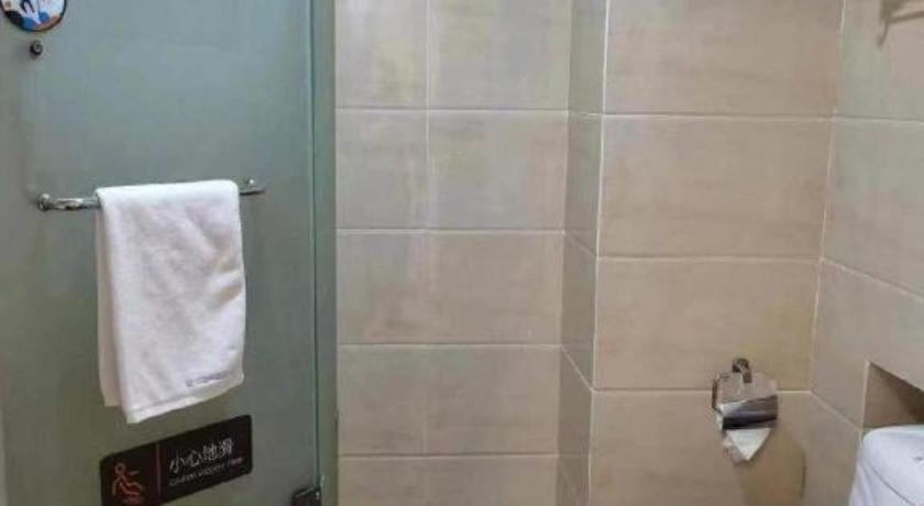 899437715.jpg