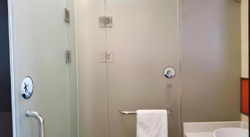 899437734.jpg