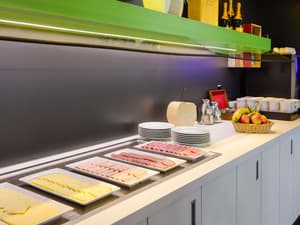 thumbnail: Breakfast area
