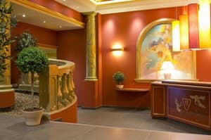 thumbnail: Interior entrance