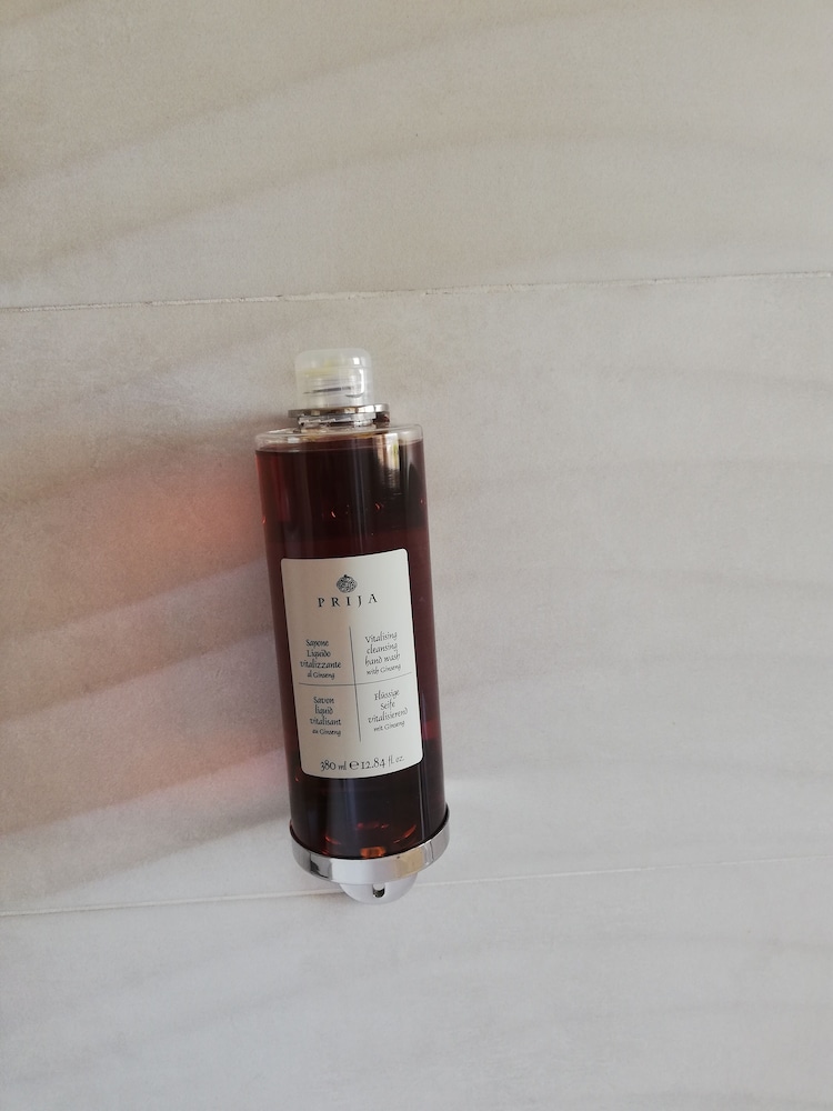 Bathroom amenities
