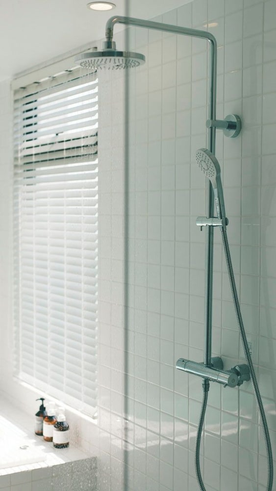Hand-held showerhead