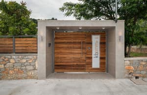 thumbnail: Property entrance
