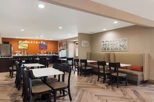 thumbnail: Breakfast area