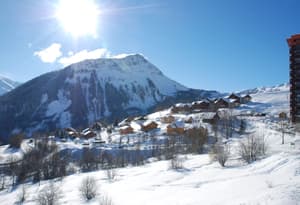 thumbnail: Skiing
