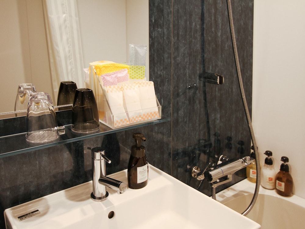 Bathroom amenities