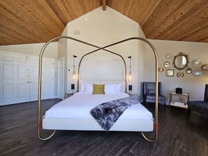 thumbnail: Interior detail