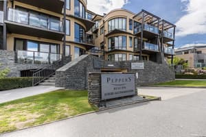 thumbnail: Front of property