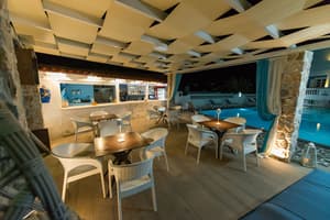 thumbnail: Poolside bar