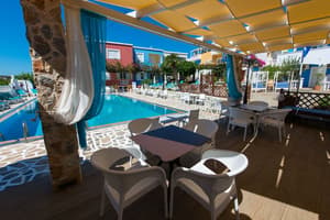 thumbnail: Poolside bar