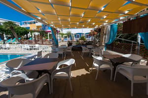 thumbnail: Poolside bar