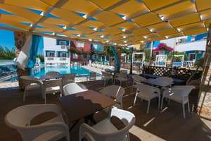 thumbnail: Poolside bar