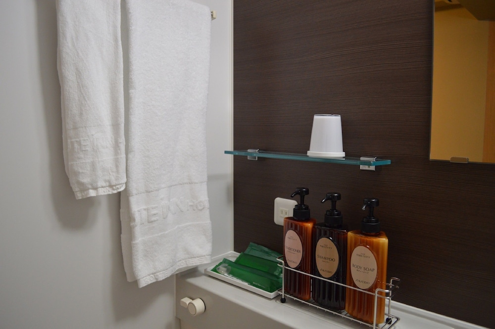 Bathroom amenities
