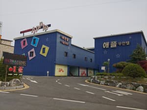 thumbnail: Front of property