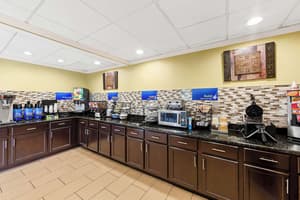 thumbnail: Breakfast area