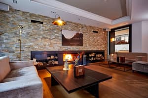thumbnail: Bar (on property)