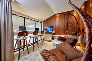 thumbnail: Business center