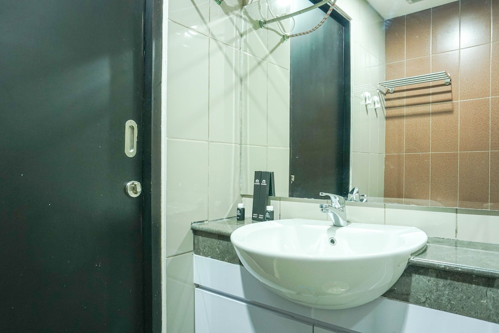 Bathroom sink