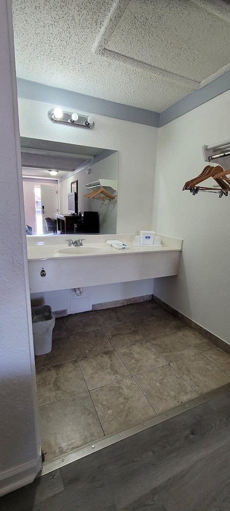 Bathroom sink