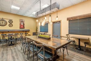 thumbnail: Breakfast area