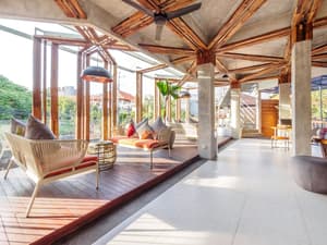 thumbnail: Lobby sitting area