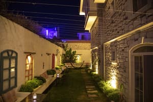 thumbnail: Courtyard