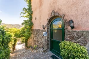 thumbnail: Interior entrance