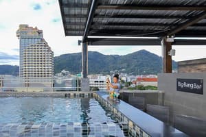 thumbnail: Poolside bar