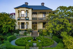 thumbnail: Front of property