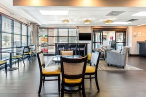 thumbnail: Breakfast area