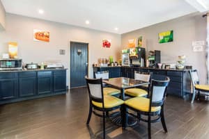 thumbnail: Breakfast area