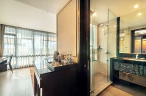 thumbnail: Front of property