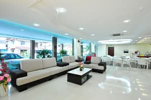 thumbnail: Lobby sitting area