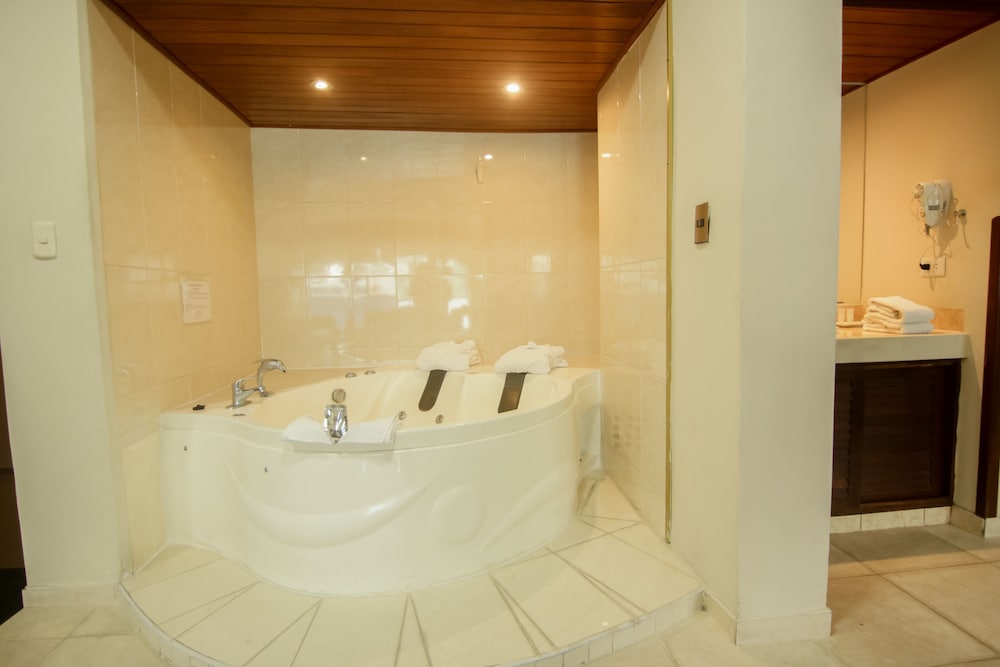 Jetted tub