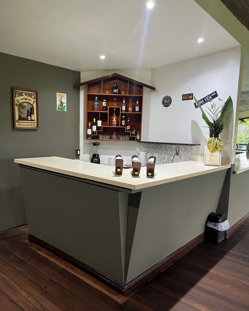 Check-in/check-out kiosk