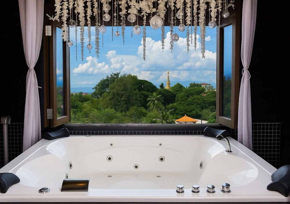 Deep soaking bathtub