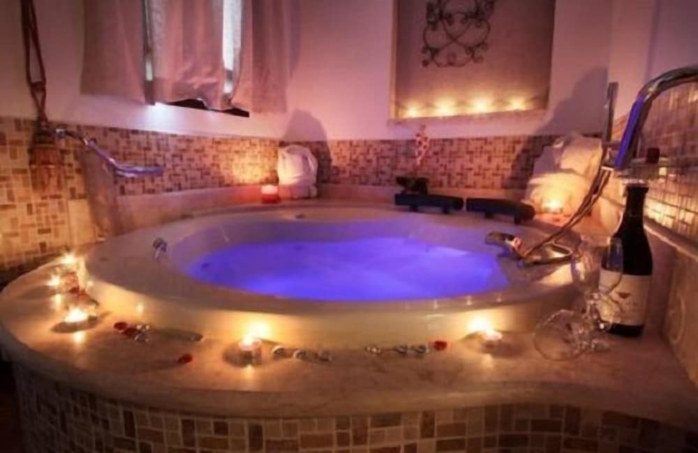 Jetted tub
