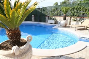 thumbnail: Pool