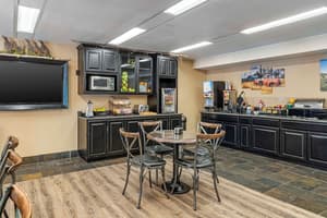 thumbnail: Breakfast area